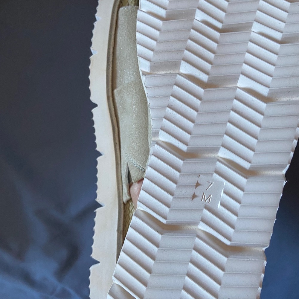 NEW SANDALS - Picture 3 of 3